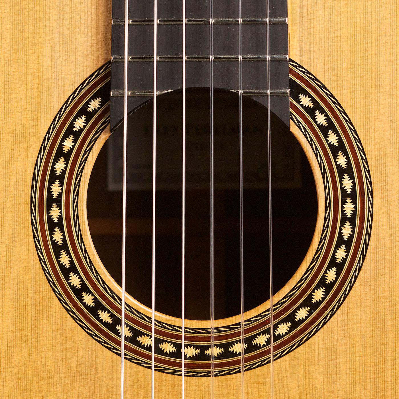 ギター 洋書/Luthiers et guitares d'en France/フランスの